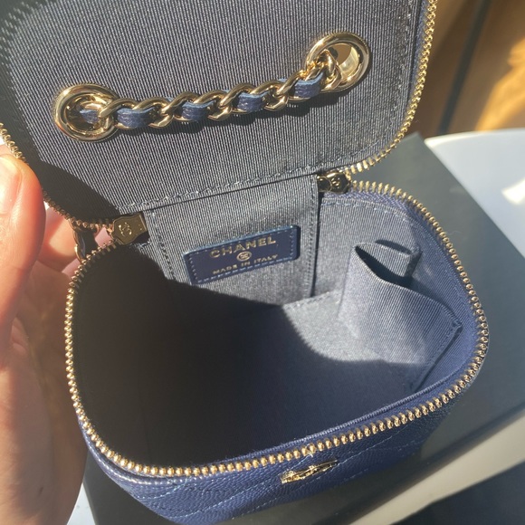 Chanel Caviar Quilted Mini Vanity Case With Chain Navy Blue - Picture 7 of 9